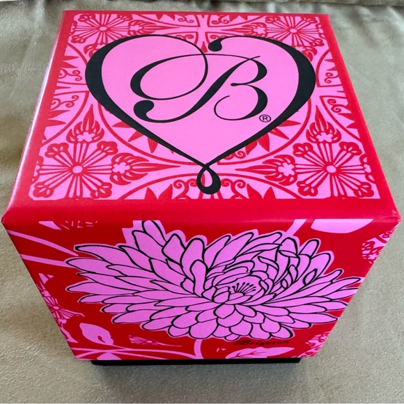 Brighton Hearts on Fire Candle - Picture 4 of 5